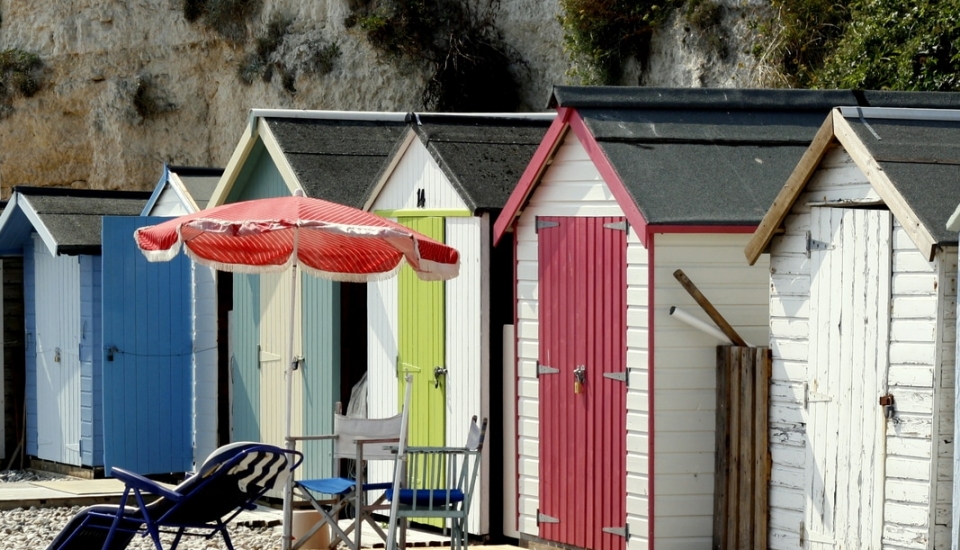 beach-huts-at-beer_orig